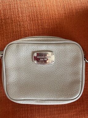Michael Kors Grey Crossbody w/silver Plate & Chain Strap EUC